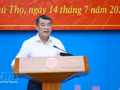 Le Premier ministre Le Minh Hung préside une séance de travail avec le Comité permanent du Comité provincial du Parti de Phu Tho. Photo : VNA.