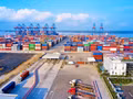 Au port de Cai Mep à Hô Chi Minh-Ville. Photo : VNA.