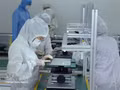 Des composants électroniques "Made in Vietnam" de plus en plus présents sur les chaînes de production thaïlandaises aux projets d’énergie verte et de haute technologie. Photo : VNA.