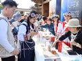 Un stand présentant le café du Yunnan lors du deuxième Festival du café de la Montagne enneigée du Dragon de Jade. Photo : VNA.