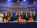 Un protocole d'accord a été signé entre le Comité populaire de Hanoï et AMD Vietnam Corporation, SunEdu Joint Stock Company, membre du groupe SunElectronics, concernant la coopération en matière de formation et de développement de ressources humaines hautement qualifiées. (Photo : courtoisie du comité d'organisation)
