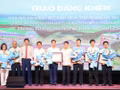 Le ministère de la Culture, des Sports et du Tourisme remet des certificats de mérite à plusieurs organes de presse. Photo : Thanh Hieu/VOV.
