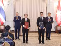 Le secrétaire général du Parti communiste du Vietnam (PCV) et président vietnamien, To Lam, et le Premier ministre thaïlandais, Anutin Charnvirakul, à la cérémonie d'échange de plusieurs accords de coopération. Photo : VNA.