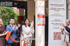 Cérémonie de lancement de la plateforme numérique « Itinéraires touristiques patrimoniaux dans la ville de Hanoï », le 18 octobre à Hanoï. Photo : MINH DUY/NDEL.