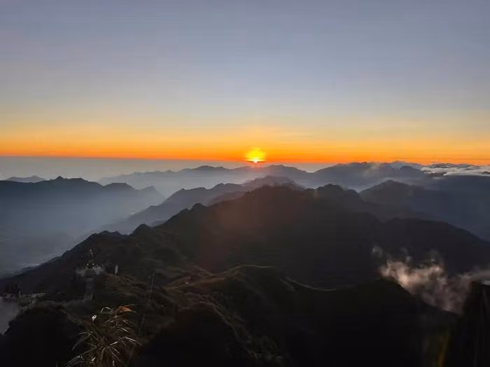 Lever de soleil sur le mont Fansipan. Photo: Gioi Nguyen.