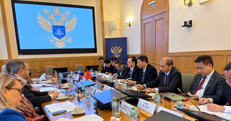 Lors de la séance de travail entre le ministère vietnamien des Sciences et des Technologies et le ministère russe des Sciences et de l'Enseignement supérieur. Photo : VNA.