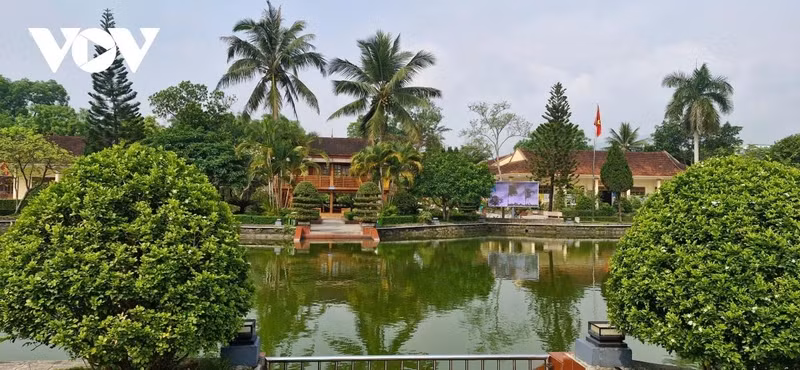 L’architecture de la zone commémorative du Président Hô Chi Minh à Nghia Lo s’inspire de celle de sa maison sur pilotis dans le Palais présidentiel à Hanoï. Photo : VOV.