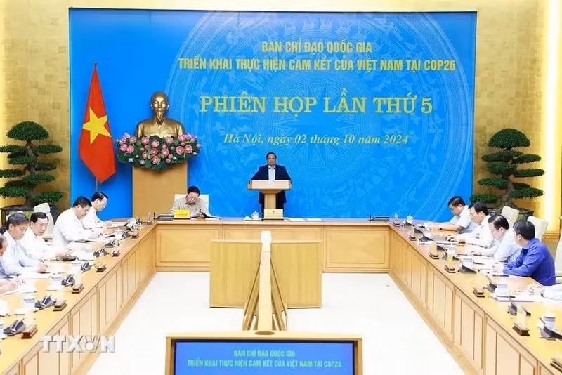 Le Premier ministre Pham Minh Chinh a présidé à Hanoï la 5e réunion du Comité directeur national pour mettre en œuvre les engagements du Vietnam à la COP26. Photo : VNA