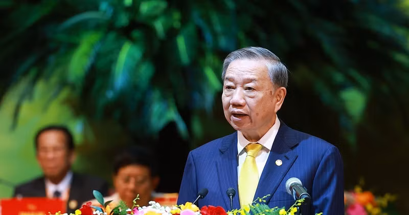 Le secrétaire général du Parti et président vietnamien To Lam prend la parole au 10e Congrès national du Front de la Patrie du Vietnam pour le mandat 2024-2029. Photo : VNA.