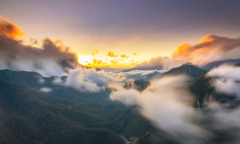 Ô Quy Hô, le col le plus majestueux du Nord avec une longueur de près de 50 km reliant Lao Cai et Lai Chau, est aussi un impressionnant spot de "chasse aux nuages". Ce moment a été pris en décembre 2018.