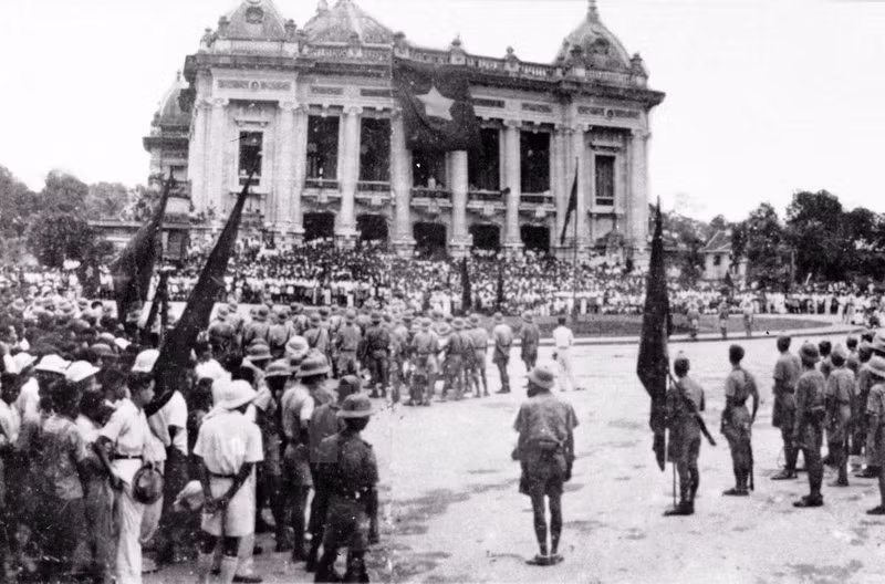La victoire sur le fascisme en 1945 a créé une opportunité historique importante pour le peuple vietnamien, lui encourageant à mener l’offensive générale et à remporter la grande victoire de la Révolution d’Août 1945. Photo d'archives.