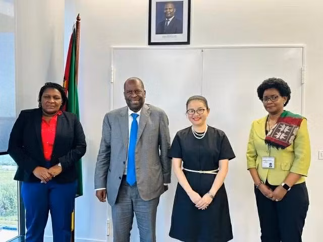 Les deux parties ont convenu de mettre en œuvre des mesures spécifiques pour approfondir la coopération vietnamo-mozambicaine dans d’autres domaines, en plus de l'énergie et des minéraux. Photo : baoquocte.vn Les deux parties ont convenu de mettre en œuvre des mesures spécifiques pour approfondir la coopération vietnamo-mozambicaine dans d’autres domaines, en plus de l'énergie et des minéraux. Photo : baoquocte.vn
