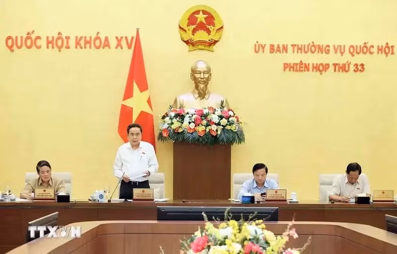 Le vice-président permanent de l'Assemblée nationale, Trân Thanh Mân, s'exprime lors de la 33e réunion du Comité permanent de l’Assemblée nationale. Photo: VNA