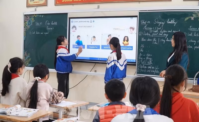 La politique d’exonération des frais de scolarité vise à garantir que tous les enfants aient la chance d’aller à l’école et d’avoir des possibilités d’apprentissage. Photo: VNA 