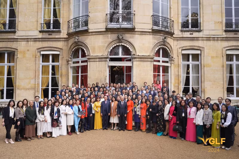 Le Forum des leaders mondiaux du Vietnam 2024 (Vietnam Global Leaders Forum – VGLF 2024) s’est tenu les 30 et 31 mars, à Paris (en France), attirant la participation de près de 100 délégués vietnamiens et d’origine vietnamienne venus de différents pays à travers le monde. Photo : VNA.