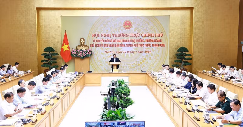Le Premier ministre Pham Minh Chinh à la réunion de la Permanence du gouvernement sur la transformation numérique. Photo : VNA.