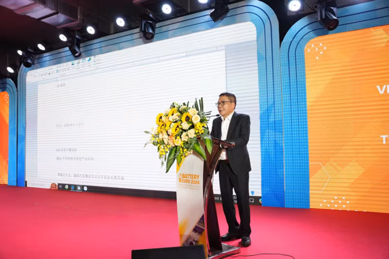 Pham Cuong, président de l’Association vietnamienne de l’automobile, de la moto et du vélo (VAMOBA), a affirmé que le forum permettait de renforcer la connexion et d’aborder les nouvelles tendances dans l’industrie des batteries et autres systèmes de stockage d’énergie.