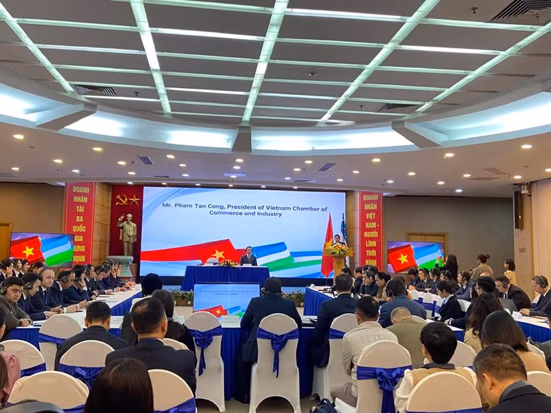 Les deux parties ont convenu que le volume des échanges commerciaux entre le Vietnam et l'Ouzbékistan (d'environ 170 millions de dollars par an) ne reflète pas encore le niveau de leurs relations politiques et le potentiel de leur coopération. Photo : vneconomy.vn.