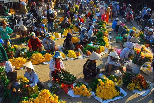Les marchés du Têt à la campagne sont de vastes espaces remplis d’une large gamme de produits. Photo : VNA. Les marchés du Têt à la campagne sont de vastes espaces remplis d’une large gamme de produits. Photo : VNA.