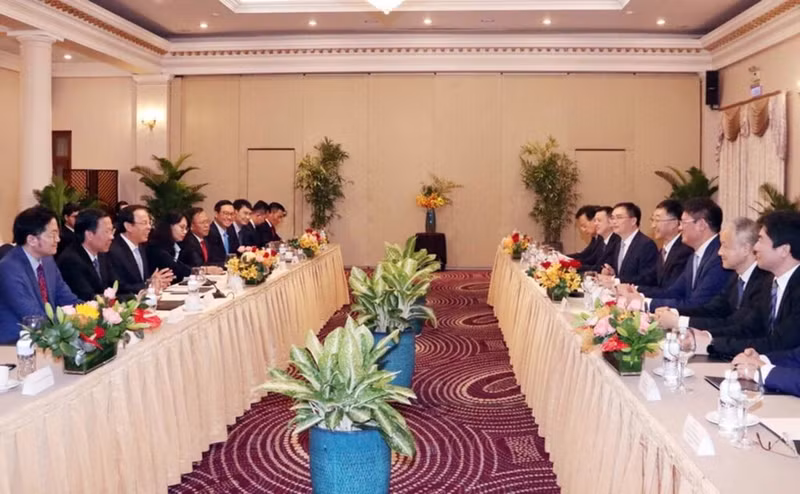 Vue générale de la séance de travail entre la délégation du Guangxi et des autorités de Hô Chi Minh-Ville, le 27 août. Photo: hcmcpv.org.vn.