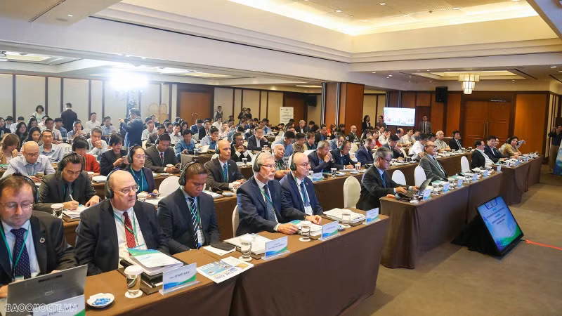 La conférence internationale « Coopération pour les frontières, les mers, les îles, la paix et le développement » permet aux experts vietnamiens et étrangers d'échanger leurs expériences en matière de coopération et de gestion des frontières terrestres et maritimes. Photo: baoquocte.vn
