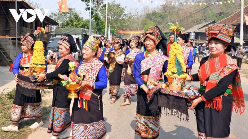 La Fête de l’eau 2024, qui s’inscrit dans le cadre de l’Année nationale du tourisme — Diên Biên 2024, vise à célébrer le 70e anniversaire de la victoire de Diên Biên Phu, les 115 ans de la création de la province de Diên Biên et les 75 ans de création du Comité provincial du Parti de Diên Biên. Photo: VOV. La Fête de l’eau 2024, qui s’inscrit dans le cadre de l’Année nationale du tourisme — Diên Biên 2024, vise à célébrer le 70e anniversaire de la victoire de Diên Biên Phu, les 115 ans de la création de la province de Diên Biên et les 75 ans de création du Comité provincial du Parti de Diên Biên. Photo: VOV.