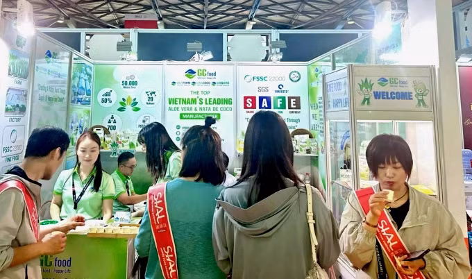 Des produits à base de gelée de noix de coco présentés lors d'une foire en Chine en mai. Photo : Linh Dan. Des produits à base de gelée de noix de coco présentés lors d'une foire en Chine en mai. Photo : Linh Dan.