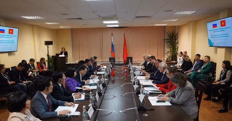 Panorama de la réunion de l'Association des universités économiques de la Russie et du Vietnam. Photo : VNA.