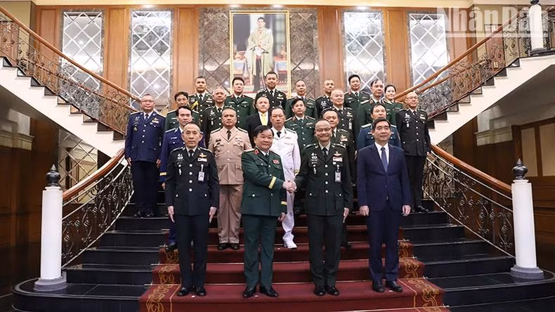 Les deux parties ont souligné l’importance de renforcer les échanges entre les jeunes officiers, la coopération entre différentes unités militaires et le partage de points de vue sur les questions d’intérêt commun. Cela contribuera à rendre la coopération bilatérale de plus en plus substantielle et efficace. Photo : NDEL Les deux parties ont souligné l’importance de renforcer les échanges entre les jeunes officiers, la coopération entre différentes unités militaires et le partage de points de vue sur les questions d’intérêt commun. Cela contribuera à rendre la coopération bilatérale de plus en plus substantielle et efficace. Photo : NDEL