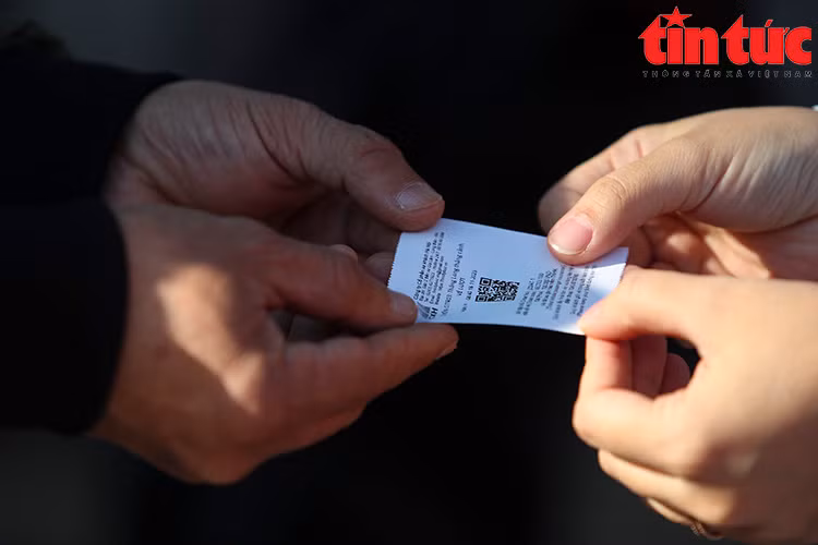 Les tarifs de City Tour 03 : billet simple (100 000 dôngs/billet) ; billet de 4 heures (150 000 dôngs/billet) ; billet journalier (250 000 dôngs/billet).