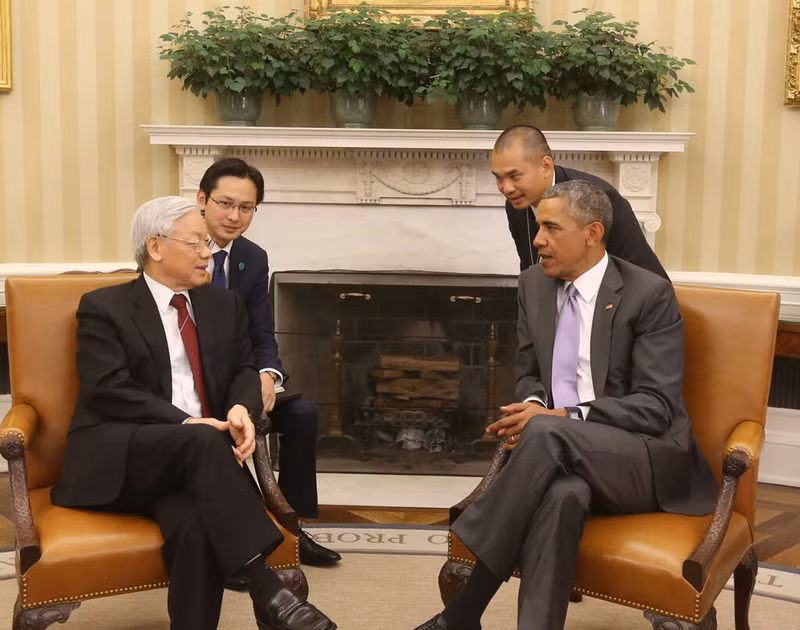 L'ancien Président américain Obama (droite) et feu le Secrétaire général Nguyên Phu Trong lors de sa visite historique aux États-Unis en 2015. Photo : VNA. L'ancien Président américain Obama (droite) et feu le Secrétaire général Nguyên Phu Trong lors de sa visite historique aux États-Unis en 2015. Photo : VNA.
