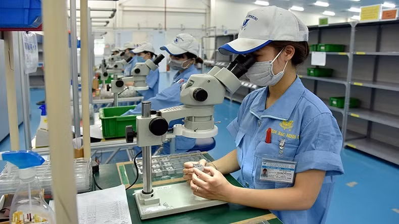 Production de composants mécaniques de précision chez Fujikin Co., Ltd., dans le parc industriel VSIP de Bac Ninh (au Nord). Photo: Dang Khoa/NDEL.