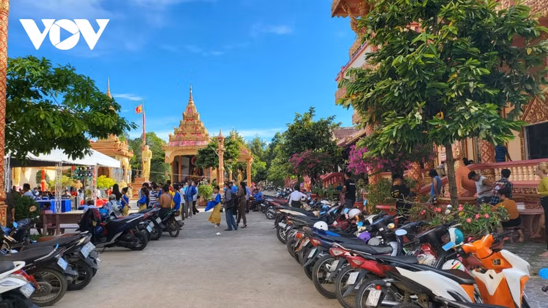 La pagode Xiem Can est non seulement un lieu de pratique de rites religieux mais aussi un centre culturel et éducatif où sont conservées des œuvres littéraires anciennes des Khmers, et où les enfants peuvent venir apprendre la langue khmère, le Pali et le Dharma. Photo: VOV.