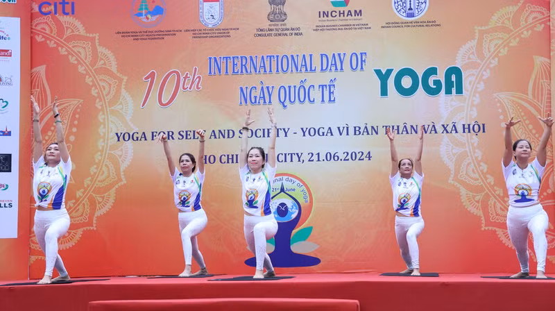 Cette année, la Journée internationale du yoga est organisée dans 40 provinces et villes du Vietnam. Photo : CVN.