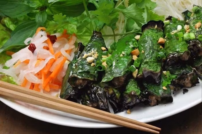 Le “bò nướng lá lốt” vietnamien. Photo : VOV. 