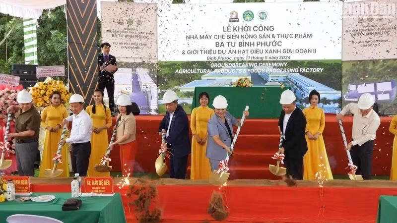 Cérémonie de mise en chantier de l'usine de transformation des produits agricoles et alimentaires Ba Tu Binh Phuoc, le 11 mai dans la province de Binh Phuoc (au Sud). Photo: NDEL.
