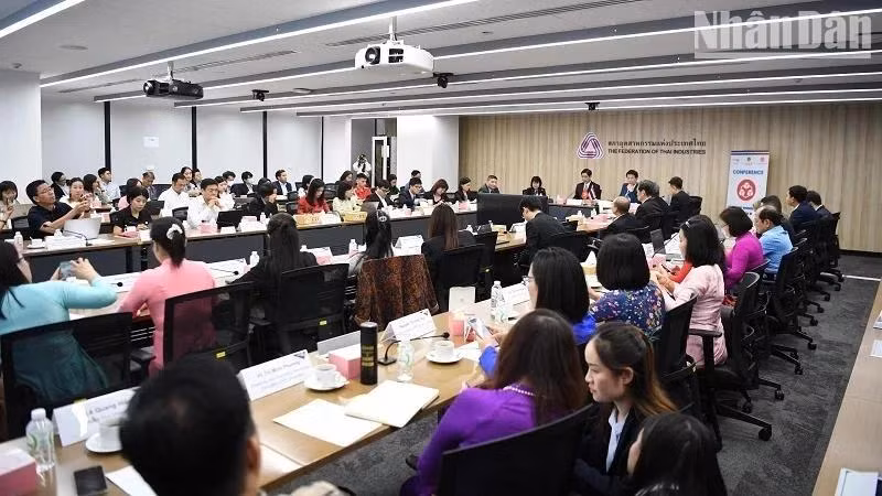Les participants à la conférence tenue à Bangkok le 29 octobre. Photo : VNA.