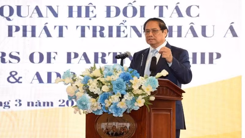 Le PM vietnamien Pham Minh Chinh, lors de la cérémonie de fêter le 30e anniversaire du partenariat Vietnam - BAD, le 13 mars à Hanoi. Photo : NDEL.