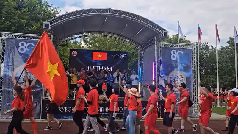 Le tournoi amical de football a réuni la participation de 27 équipes de football amateur venues de près de 40 pays du monde, dont le Vietnam, le Brésil, l’Argentine, l’Uruguay et la Colombie. Photo: baoquocte.vn. Le tournoi amical de football a réuni la participation de 27 équipes de football amateur venues de près de 40 pays du monde, dont le Vietnam, le Brésil, l’Argentine, l’Uruguay et la Colombie. Photo: baoquocte.vn.