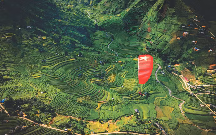 Le modèle de développement du Vietnam, fondé sur une croissance inclusive et durable, suscite un intérêt grandissant sur la scène internationale.