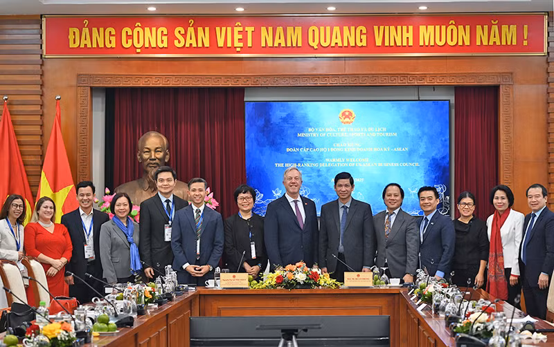 Les entreprises américaines, dont les membres du Conseil d’affaires États-Unis – ASEAN, sont prêtes à accompagner le Vietnam dans la réalisation de ses objectifs de croissance économique dans la nouvelle ère de développement. Photo : TITC. Les entreprises américaines, dont les membres du Conseil d’affaires États-Unis – ASEAN, sont prêtes à accompagner le Vietnam dans la réalisation de ses objectifs de croissance économique dans la nouvelle ère de développement. Photo : TITC.