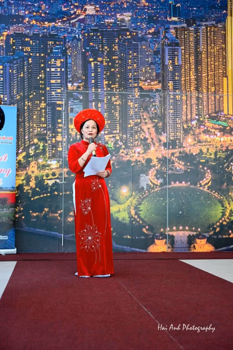 La fondation du Club du patrimoine vietnamien de l’ao dai aux Pays-Bas revêt une signification importante, contribuant à préserver et à promouvoir les valeurs uniques de ce costume traditionnel. Photo : Hai Anh