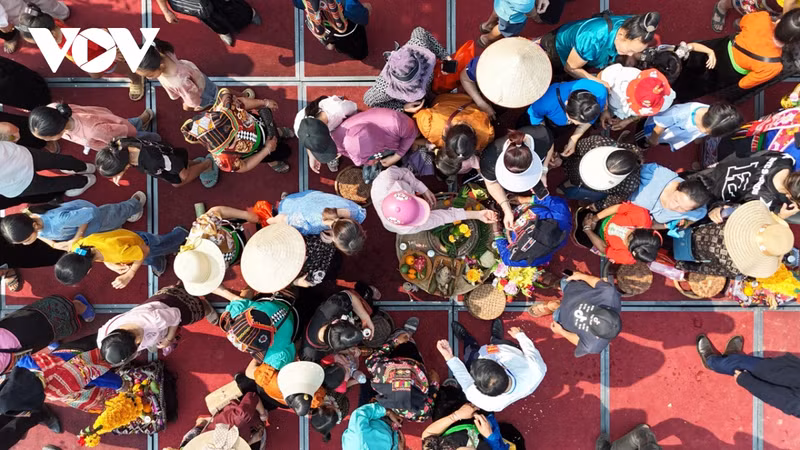 C’est un Têt traditionnel, mais aussi une fête annuelle majeure, contribuant à satisfaire les besoins spirituels de la communauté Lao. Photo: VOV. C’est un Têt traditionnel, mais aussi une fête annuelle majeure, contribuant à satisfaire les besoins spirituels de la communauté Lao. Photo: VOV.