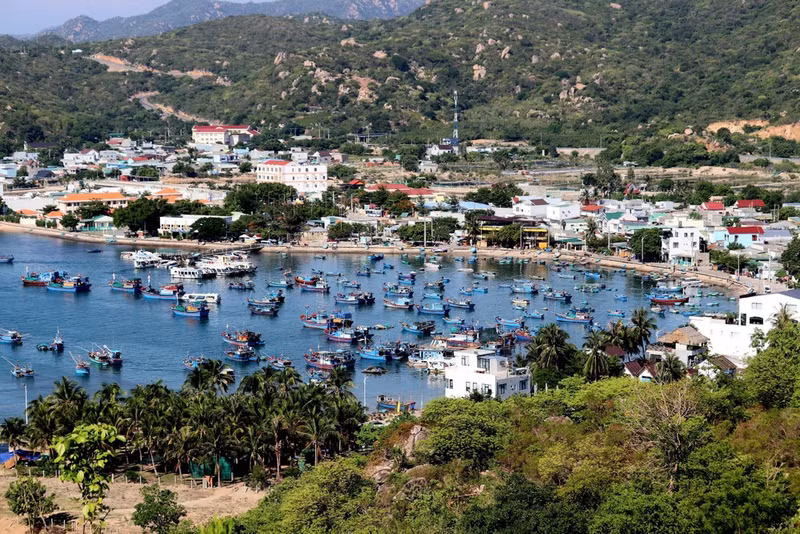 Le village touristique de Vinh Hy est situé au bord d'une baie romantique. Photo : VNA. Le village touristique de Vinh Hy est situé au bord d'une baie romantique. Photo : VNA.