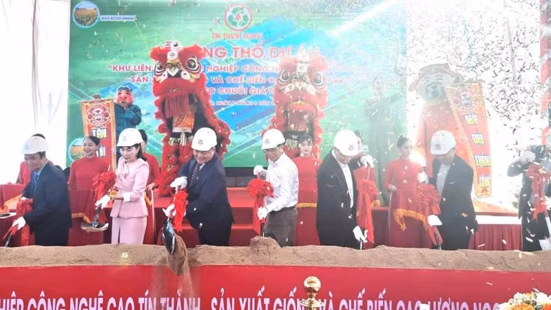 Cérémonie de mise en chantier du complexe agricole de haute technologie du groupe Tin Thanh, le 9 mai dans la province de Phu Yen. Photo: NDEL.