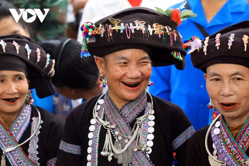 L’ethnie Lao a une population de près de 12 000 personnes qui habitent dans les districts de Diên Biên (province de Diên Biên), de Phong Tho et Than Uyen (province de Lai Châu) et de Song Ma (province de Son La). Photo: VOV. L’ethnie Lao a une population de près de 12 000 personnes qui habitent dans les districts de Diên Biên (province de Diên Biên), de Phong Tho et Than Uyen (province de Lai Châu) et de Song Ma (province de Son La). Photo: VOV.