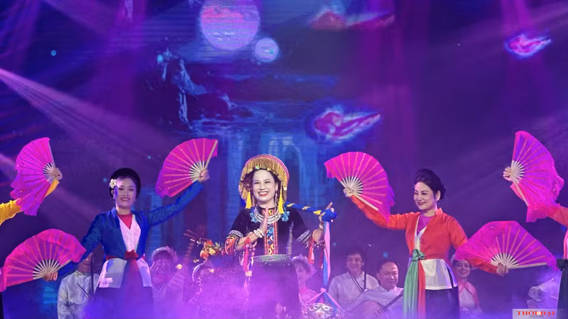 Un numéro artistique imprégné de la culture traditionnelle du Vietnam. Photo : thoidai.com.vn.