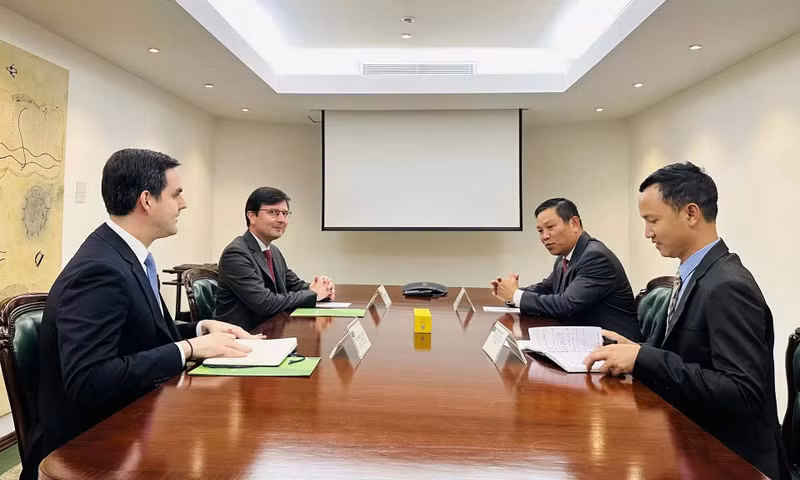 L’ambassadeur Vu Trung My a affirmé l’engagement du Vietnam, en tant que l'un des membres fondateurs du P4G, à participer de manière active et responsable aux activités du forum, ainsi qu’à travailler en étroite collaboration avec des partenaires internationaux pour faire avancer l’agenda, la vision et les missions du forum. Photo : baoquocte.vn
