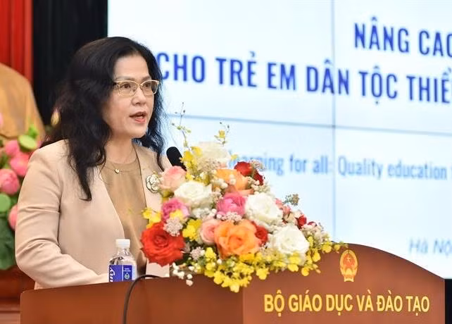 La vice-ministre vietnamienne de l’Éducation et de la Formation, Nguyên Thi Kim Chi, prend la parole lors de la cérémonie. Photo : dangcongsan.vn.