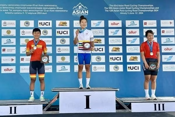 Nguyen Thi That remporte l'argent aux 43es Championnats asiatiques de cyclisme sur route, à Almaty, au Kazakhstan. Photo : tdtt.gov.vn